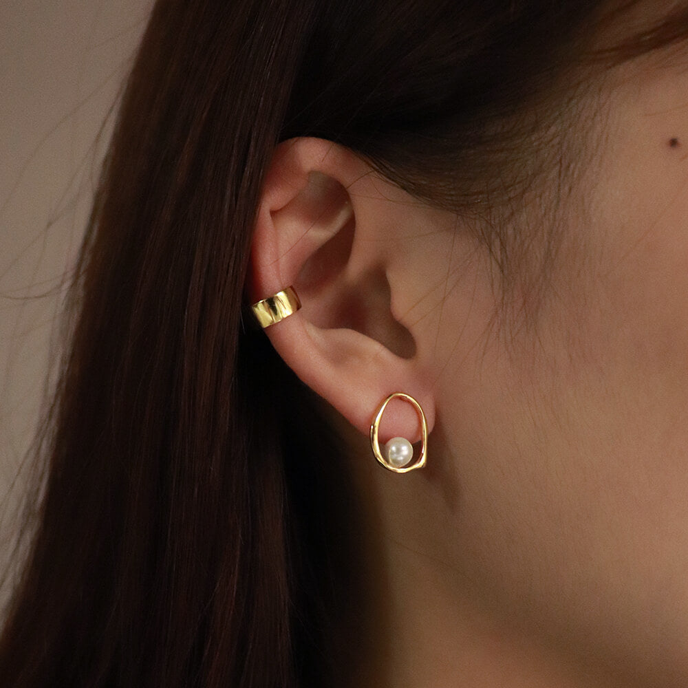 Pearla Gold Stud Earring